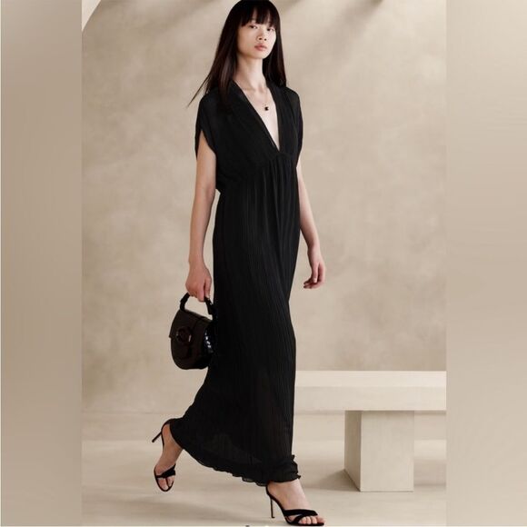 Banana Republic Dresses & Skirts - Banana Republic Ana Pleated Maxi Dress Size Medium